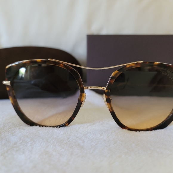 Tom Ford Sunglasses - Picture 11 of 12